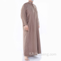 bellissimi uomini islamici musulmani che abbigliano ragazzi abaya